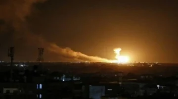 تصاعد أعمدة الدخان من قاعدة للجيش الأمريكي في مدينة أربيل بالعراق